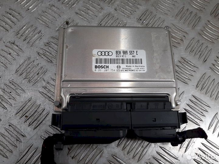 Блок управления двигателя 8E0909557E Audi A4 B6 (2