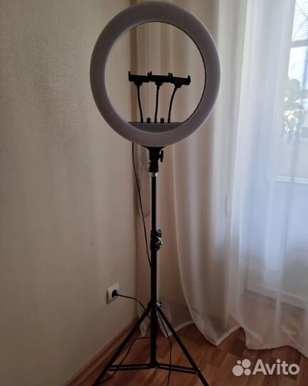 Кольцевая лампа со штативом
