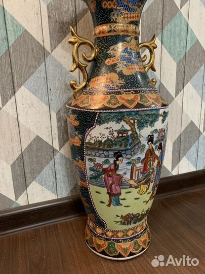 Ваза китайская фарфоровая