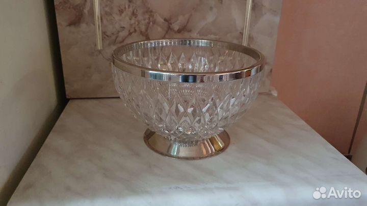 Хрустальная конфетница на ножке
