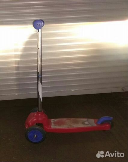 Отдам детский самокат трех колёсный