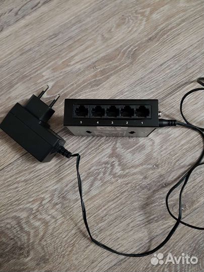 Коммутатор D-link DGS-1005D i2