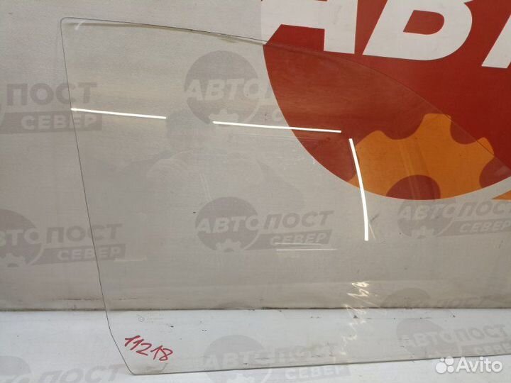 Стекло двери переднее правое Ford Sierra RED R2A