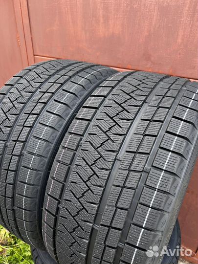 Triangle PL01 255/40 R18