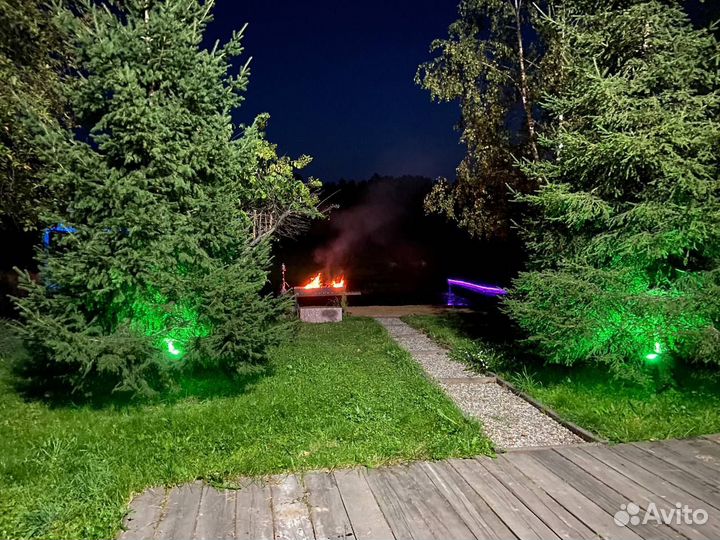 Беседка на берегу залива