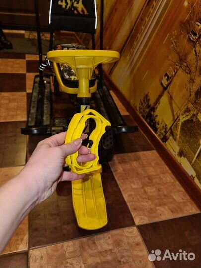 Детский снегокат с колесами