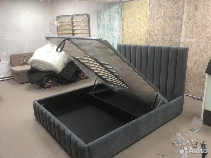 Кровать двухспальная лофт с мягким изголовьем