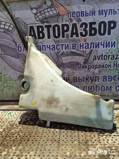 Бачок омывателя Audi A4