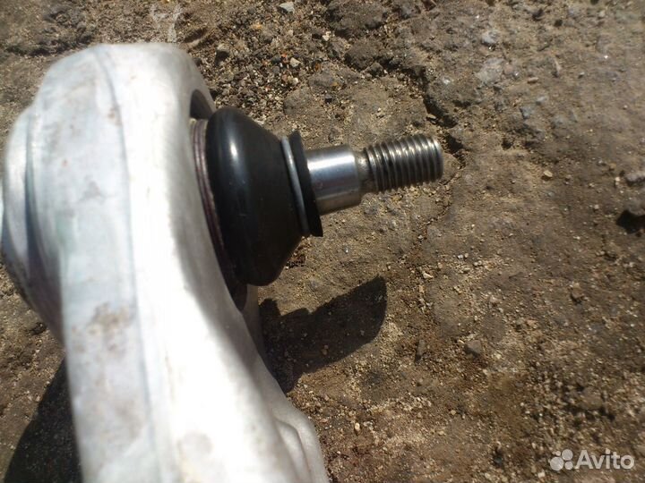 Рычаг передней подвески нижний левый