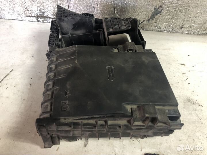 Блок предохранителей Volkswagen Passat B6