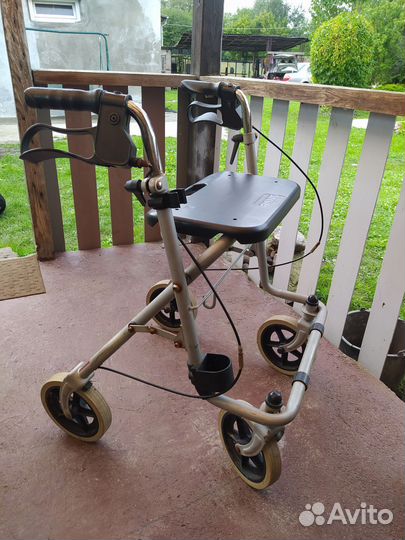 Роллатор. Ходунки для взрослых на колесах