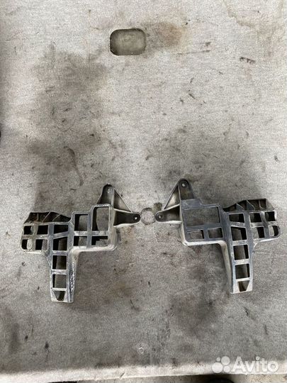 Кронштейн заднего бампера Renault Sandero I (2009–