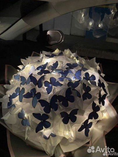 Светящийся букет из бабочек