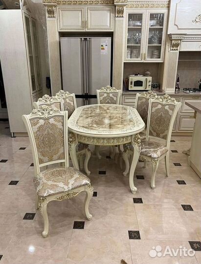 Стол кухонный и стулья