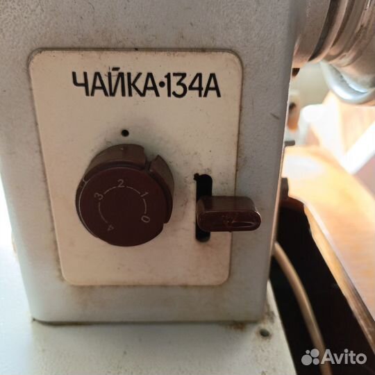 Швейная машинка Чайка 134А с тумбой