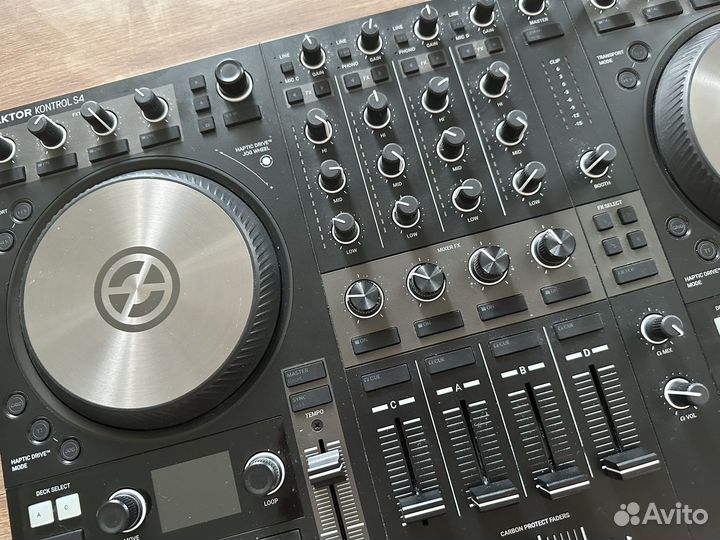 Dj контролер TraktorNI Kontrol S4 MK3