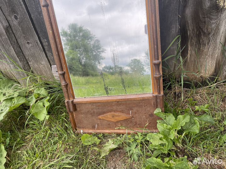 Настенное старинное зеркало в раме винтаж