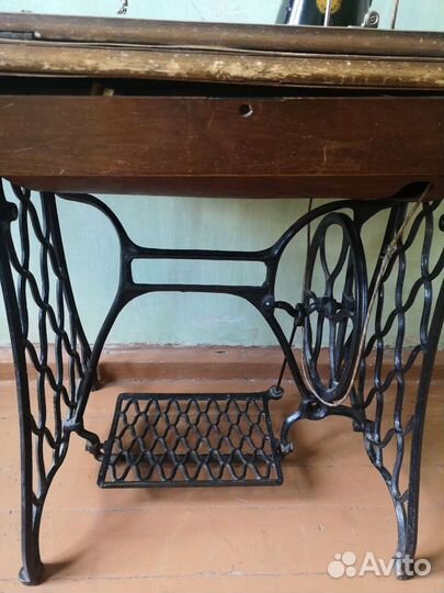 Швейная машина ножная