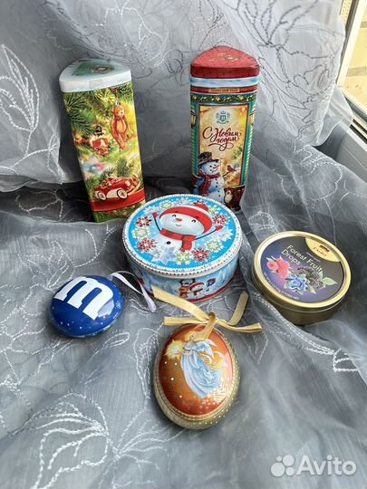 Коробка банка жестяная