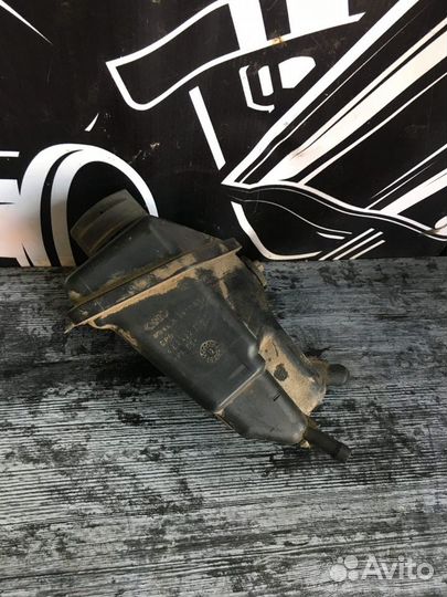 Бачок гура Audi A8 D3