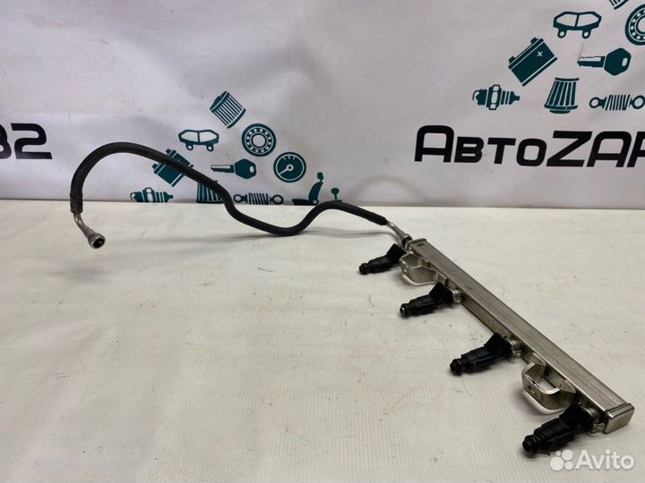 Рампа топливная с форсунками Ford Focus седан qqdb