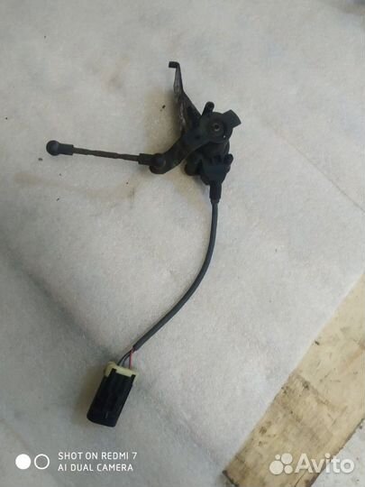 Датчик просвета зад левый Cadillac Escalade Tahoe