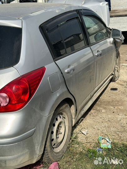 В разборке Nissan Tiida (Ниссан Тиида)