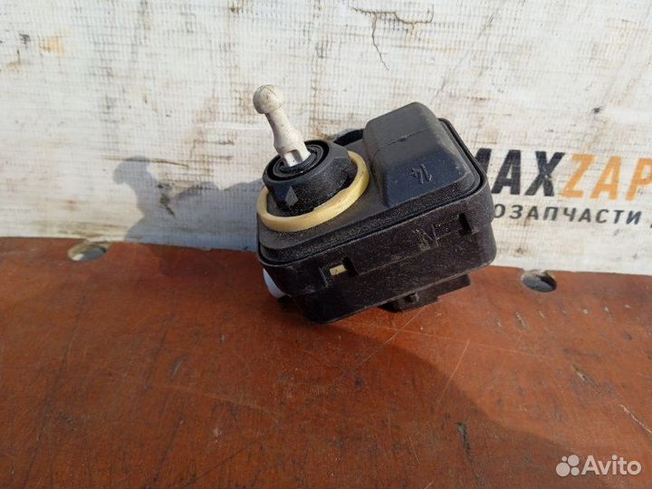 Моторчик корректора фары Nissan Note (E11) 2006