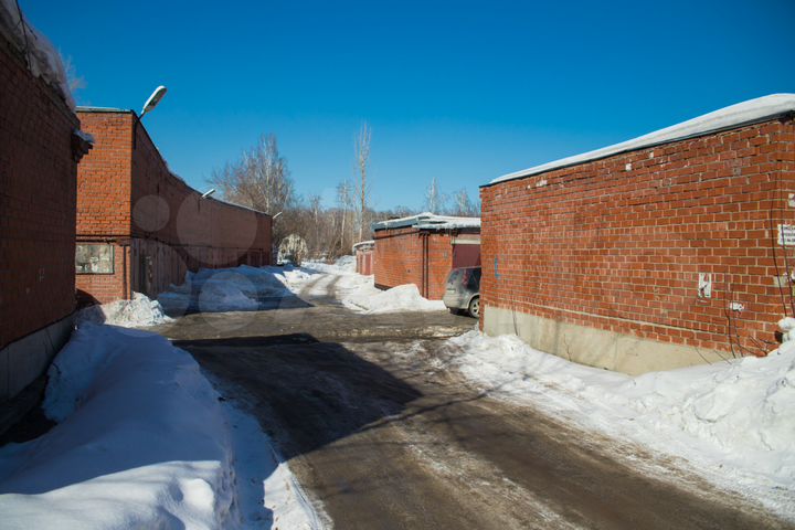 Гараж, > 30 м²