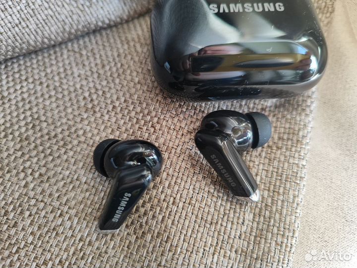 Беспроводные наушники samsung galaxy LED buds