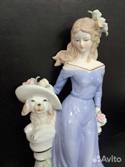 Фарфоровая статуэтка 