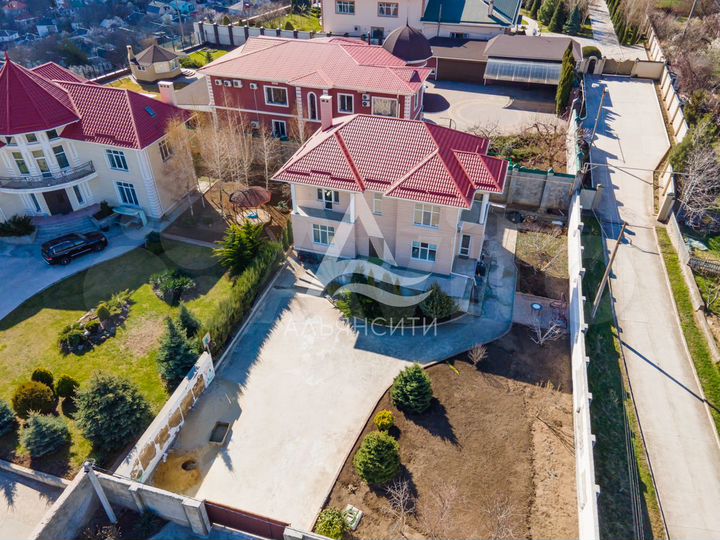 Дом 343 м² на участке 10 сот.