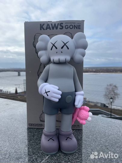 Коллекционная фигурка kaws
