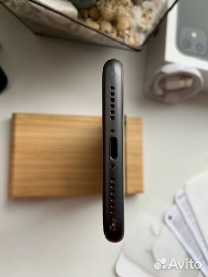 Телефон iPhone 11 Black на 64gb