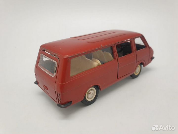 Раф 2203 А-18 красный цвет