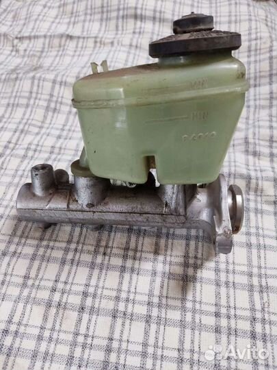 Главный тормозной цилиндр Toyota Prado 90-95