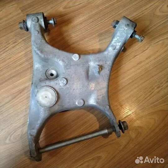 Качающийся рычаг правый задний Bmw E65 2002