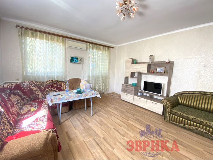 Дом 187,4 м² на участке 5,6 сот.