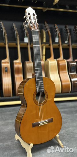 Классическая гитара Yamaha