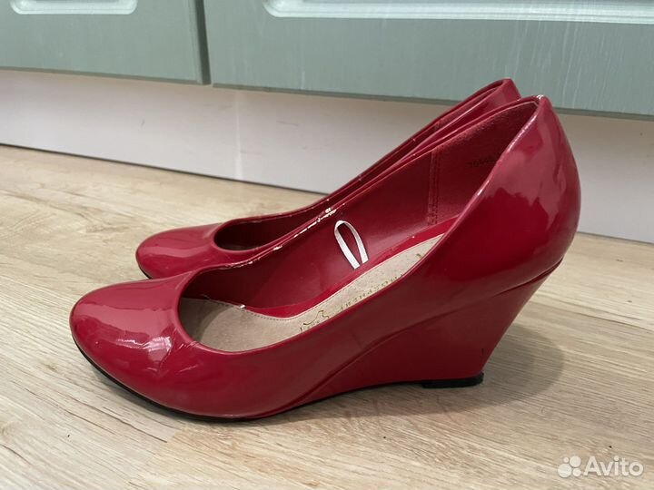 Отдам женские вещи и обувь