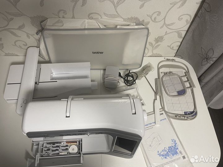 Швейно вышивальная машинка brother v5