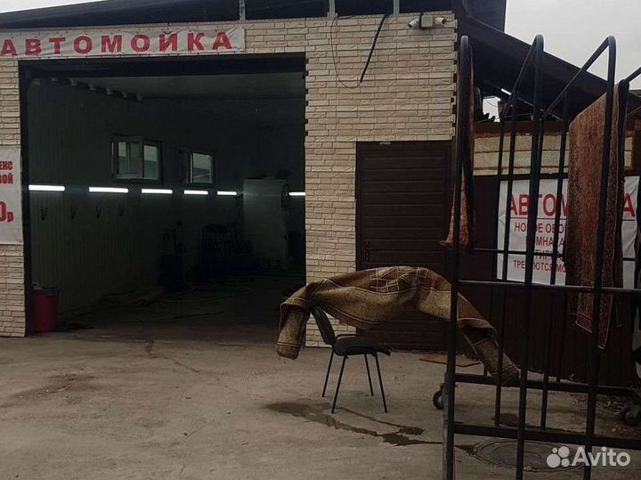Рабочий на мойку автомойщик