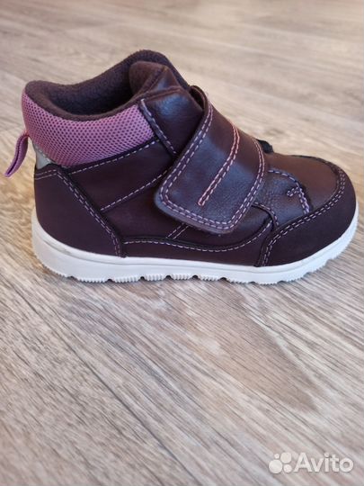 Ботинки для девочки демисезонные р-р24