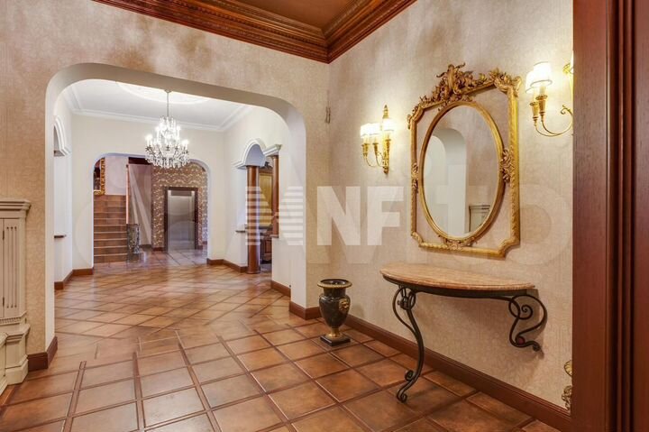 Дом 1000 м² на участке 15 сот.