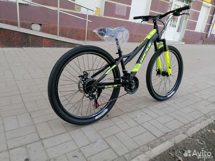 Скоростной велосипед Черно зеленый новый