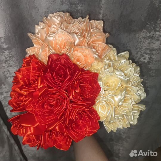 Букет роз из атласных лент