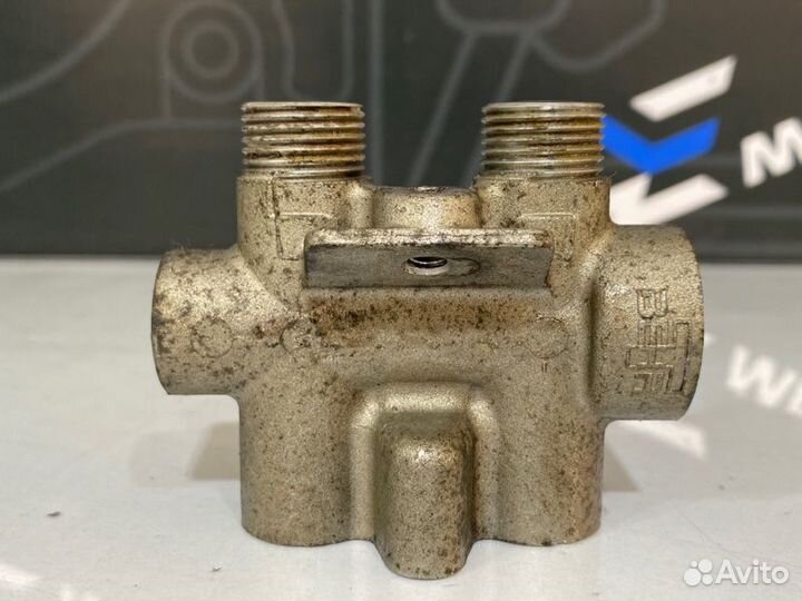 Термостат Volkswagen Touareg 7L AXQ/4 2006