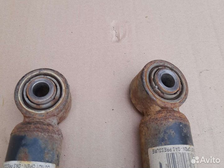 Задние амортизатор Volkswagen passat cc