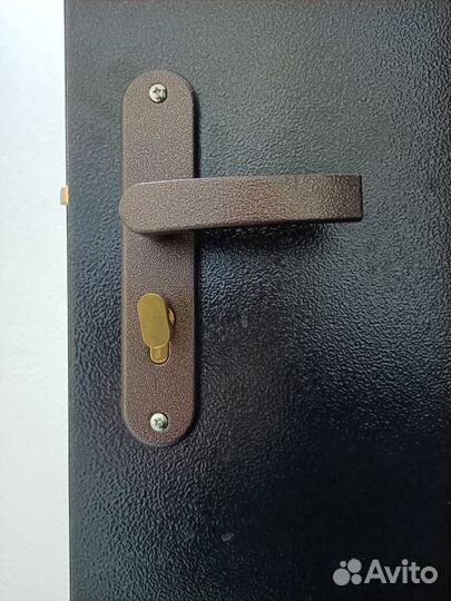 Дверь входная металлическая новая