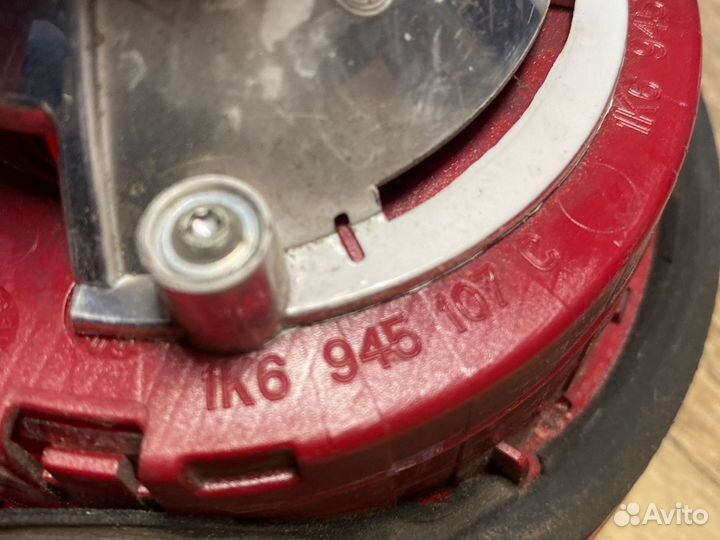 Volkswagen golf 5 задний левый внутренний фонарь